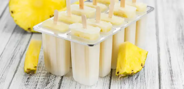 Picolé de abacaxi com hortelã para se refrescar no calor