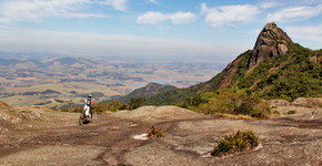 Trilha para o Pico do Lopo, em Extrema (MG)