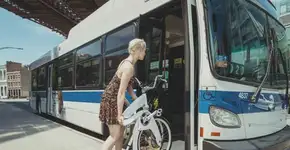 Bicicleta elétrica dobra em 1 segundo