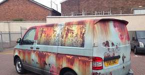 Homem ‘camufla’ carro novo com ferrugem para não ser roubado