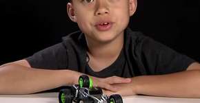 Menino de 8 anos fatura milhões avaliando brinquedos em vídeos no YouTube