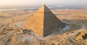 A Grande Pirâmide de Gizé pode ser milhares de anos mais antiga do que pensávamos, segundo um estudo controverso