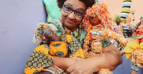 Mãe de Emicida lança podcast e faz bonecas para o Dia das Mães