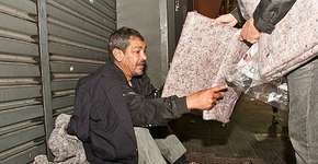 Meias usadas viram cobertores para moradores de rua