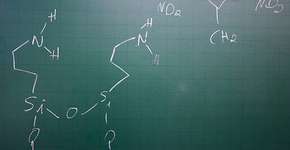 Livro explica maconha para crianças e jovens