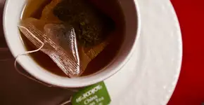 Saquinhos de chá possuem um risco oculto à saúde, sugere estudo