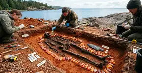 Um estudante encontra um fragmento de resina fossilizada, e subitamente rotas comerciais invisíveis que cruzavam metade da Europa há 5.400 anos surgem