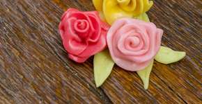 Rosas de bala: decoração comestível com apenas um ingrediente