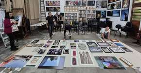 Artistas criam exposição em apoio à livraria Alpharrabio