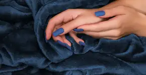 Do clássico ao inesperado: outono abre espaço para cores ousadas nas unhas