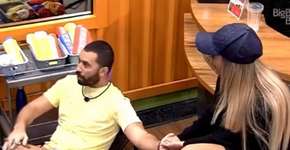 BBB 21: Gil diz que se líder, coloca Karol no paredão: ‘Ela é a vilã’