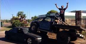 Por vingança, homem destrói carro do novo namorado da ex