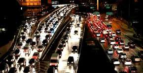 Mortes no trânsito de SP caem 50% em um ano