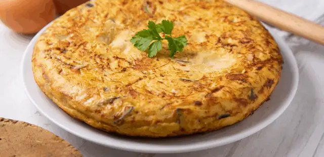 Omelete de atum fit muito simples e rápida de preparar