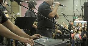 Seguranças do Metrô formam banda que agita as estações em SP