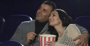 3 filmes de romance da netflix para chorar o fim de semana todo