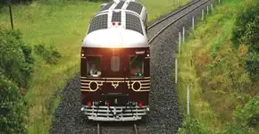 Austrália lança 1º trem do mundo movido a energia solar