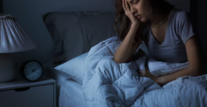 Se você acorda entre 3h e 5h da manhã sem despertador, seu cérebro está tentando te avisar algo importante