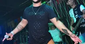 Sertanejo dá facadas na cabeça de homem que assediou sua mulher