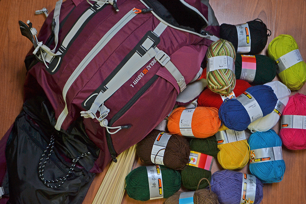 A mochila da Cris e suas linhas coloridas