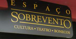 Mulheres, com o Núcleo Trecos e Cacarecos