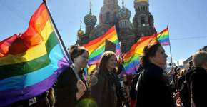 Governo pede para homossexuais evitarem gestos de afeto na Rússia