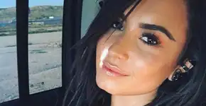 Demi Lovato posta foto das pernas e passa mensagem empoderada