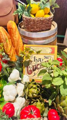 São mais de 40 bares e restaurantes no maior navio do mundo, Star of the Seas