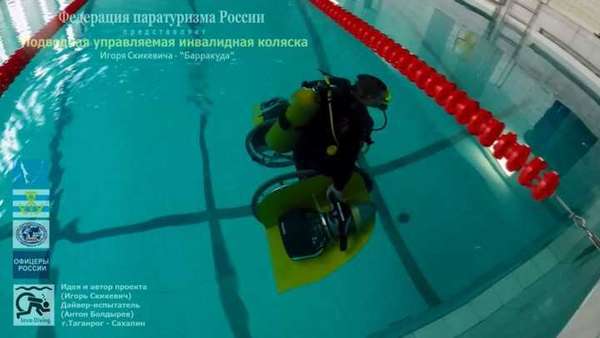 Paraplégico, ele teve a ideia de acoplar motores à propulsão e tanques de oxigênio em uma cadeira de rodas