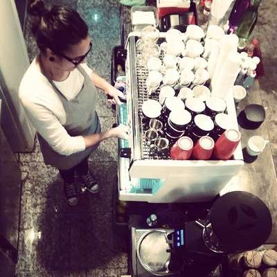 Café Alice faz 2 anos e seus clientes é quem ganham presente!