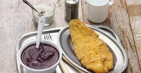 Você precisa provar esta receita de peixe frito com açaí paraense