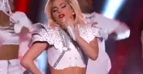Gaga rebate críticas sobre corpo em Super Bowl da melhor maneira
