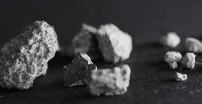 Pedra cósmica mais velha que a Terra atingiu casa comum de uma família