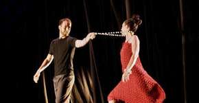 Espetáculo “Dolores” é embalado pela trilha sonora dos filmes de Almodóvar