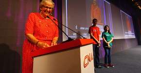 ‘Não desista’, diz idosa americana que ajuda jovens brasileiros a falar inglês