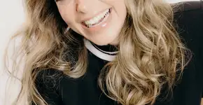 Justiça suspende expulsão do filho de Jackeline Petkovic de escola