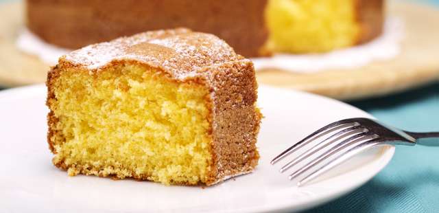 O bolo de iogurte que não precisa de batedeira e sempre dá certo