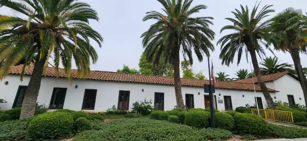 O passeio de patinete elétrico começou no bairro de Los Dominicos