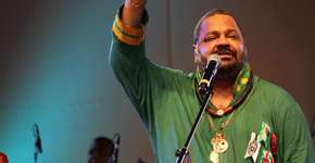 Arlindo Cruz aparece de surpresa no show do Sambabook Zeca Pagodinho