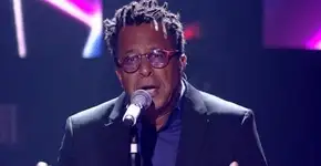 Tony Gordon causa furor após falar “Lula Livre” em show