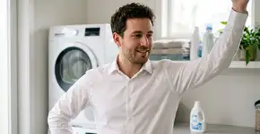 Por que você deve borrifar vinagre na axila da camisa branca antes de colocar na máquina