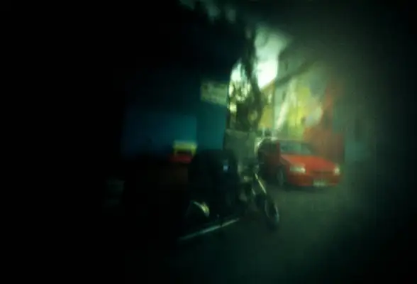 LÁ TINHA MOVIMENTO  Soraia Varela | 12 anos  Cova da Moura | Lisboa | Portugal | Out 2013  pin 0,16mm x f14,5 | KODAK Farbwelt 100ISO