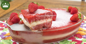 Na travessa: paleta mexicana de morango com leite condensado