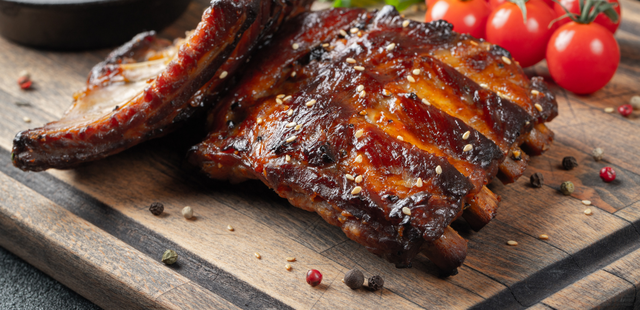 Essa costela com molho barbecue é suculenta e desmancha na boca