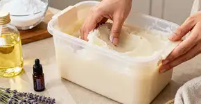 Como fazer sabão caseiro perfumado com cheiro de lavanda para usar na casa toda