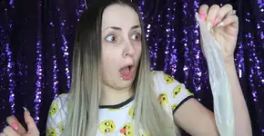 Truque propõe passar base com camisinha e conquista blogueiras