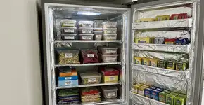 Colocar papel alumínio no congelador tornou-se um truque doméstico à prova d’água que está sendo usado por cada vez mais pessoas