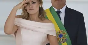 Michelle Bolsonaro é alvo de investigação por cheque de Queiroz