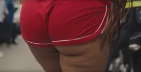 Anitta mostra bunda com celulite em ‘Vai Malandra’ e web elogia
