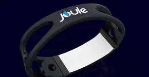 Pulseira libera doses constantes de cafeína na corrente sanguínea